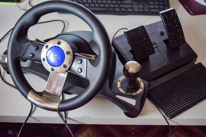 Logitech g920 driving force steering wheel review
